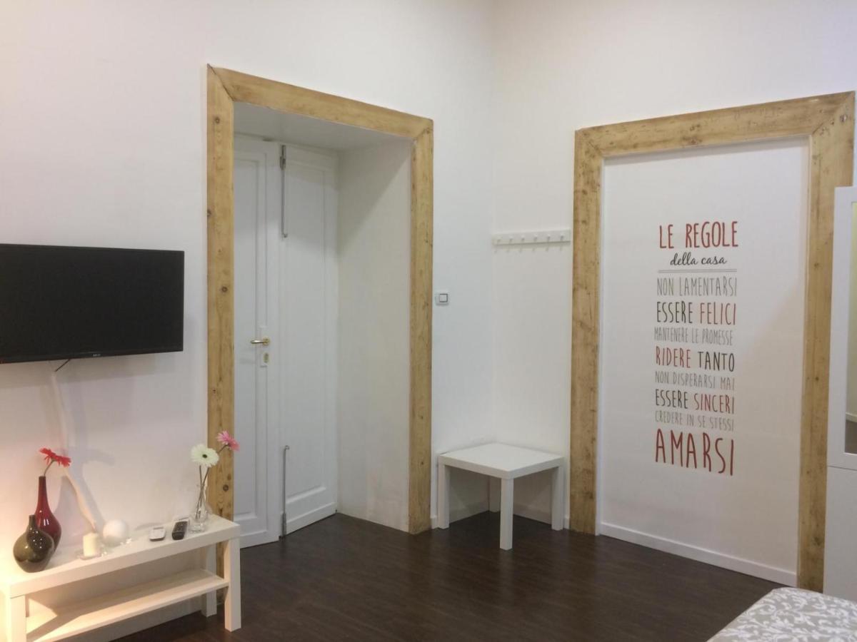 Apartament Piazza Carita' Centro Storico Neapol Pokój zdjęcie